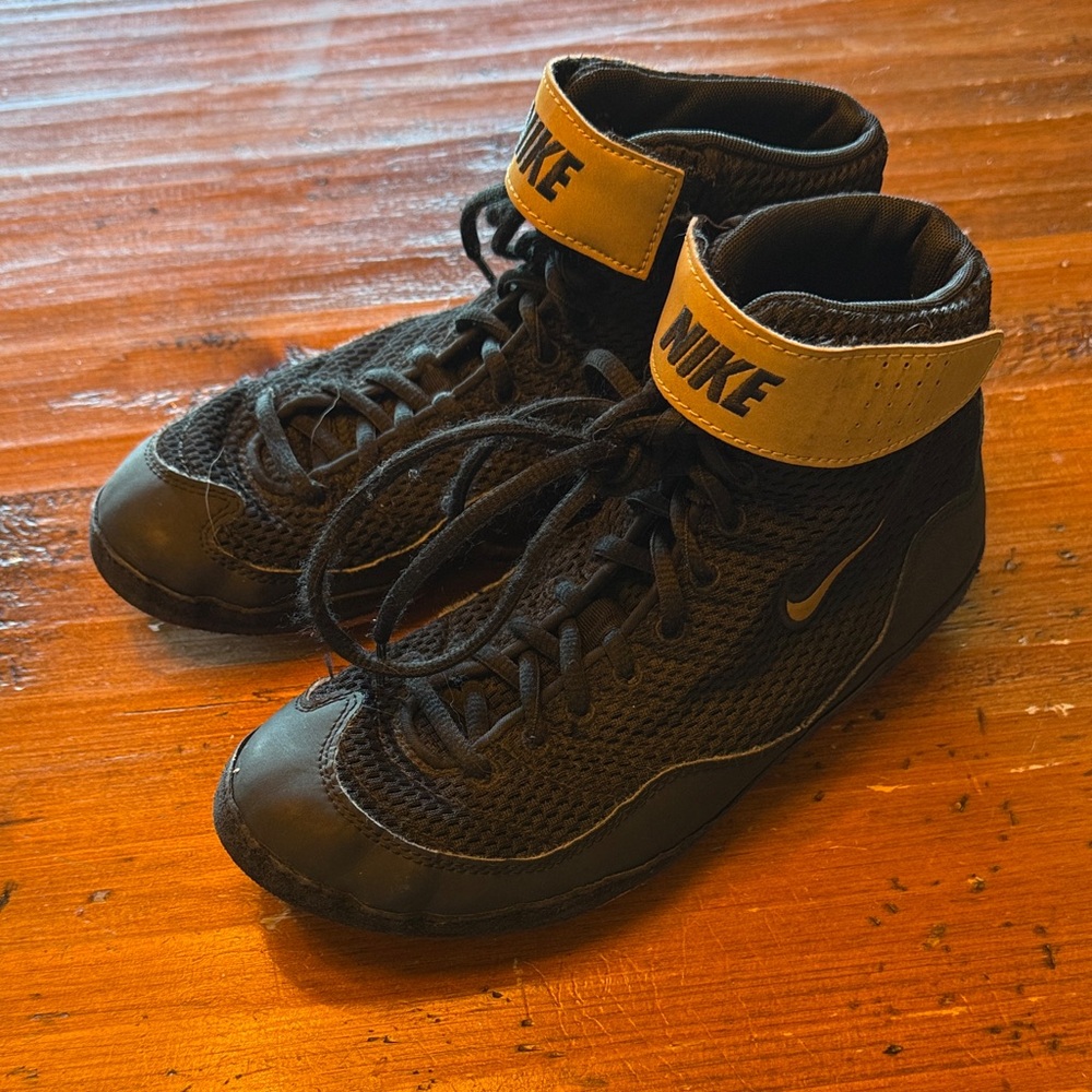 Nike Inflict 3 Black and Metallic Gold Wrestling Shoes- size 6.5 men or 8 women